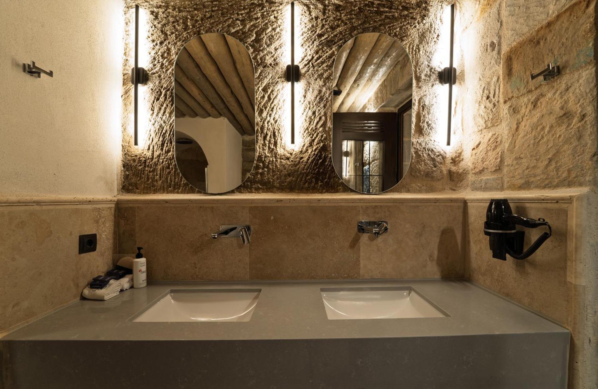 Luvi Cave Hotel *