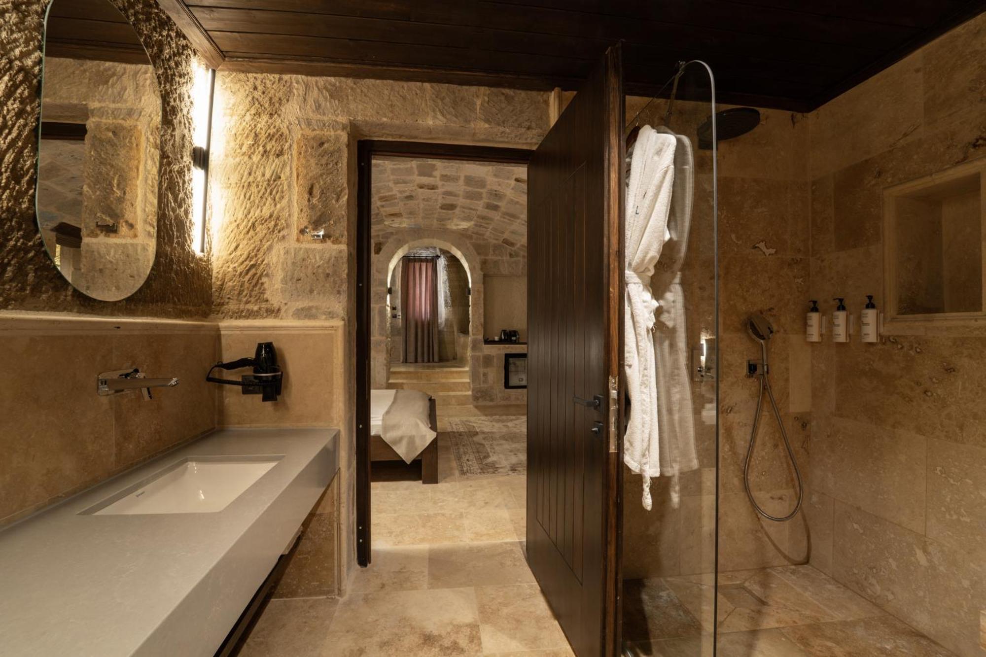 Hotel Luvi Cave *